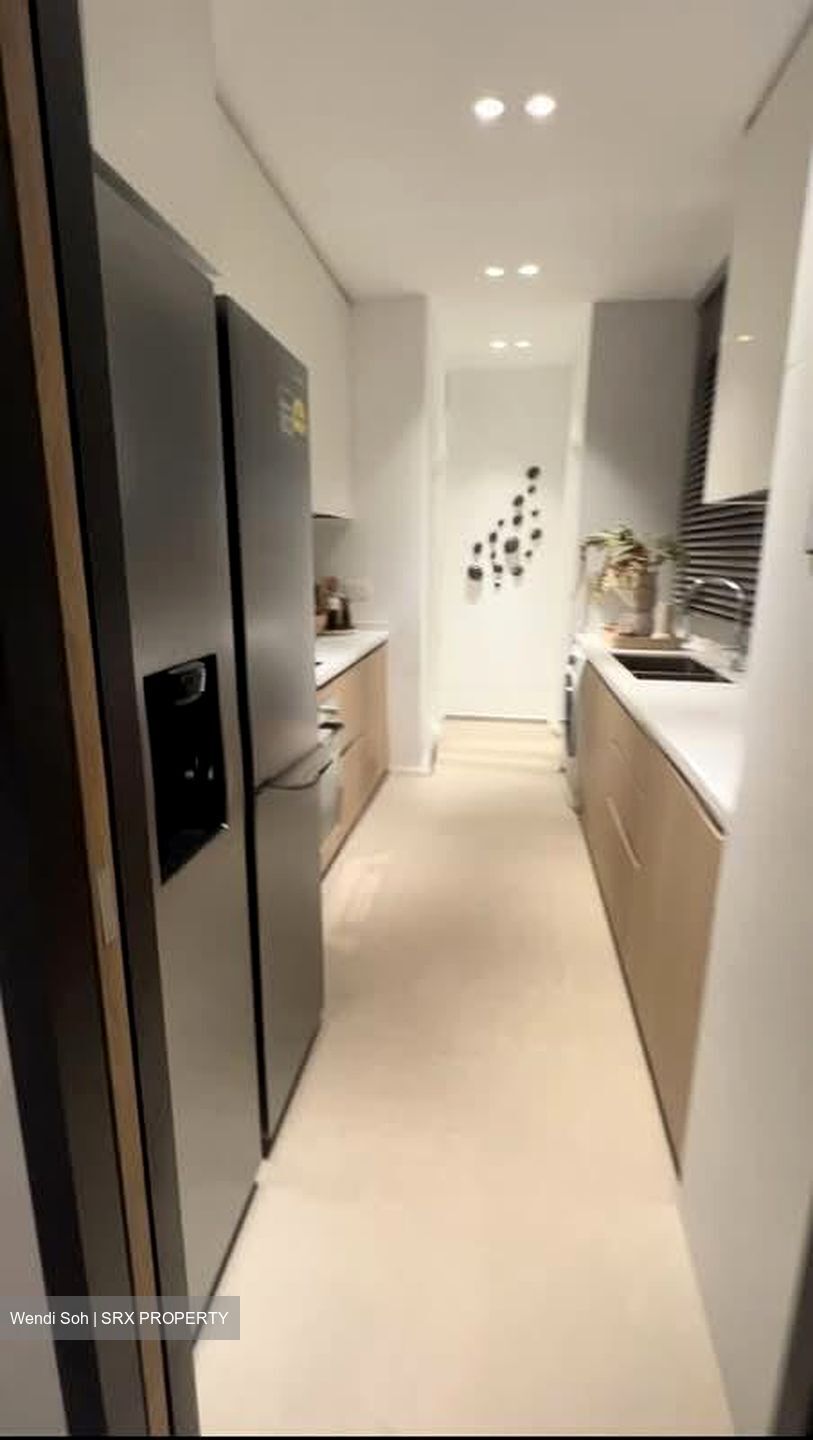 The Hillshore (D5), Condominium #557001161